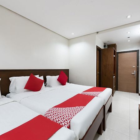 West Makati Hotel マカティ エクステリア 写真