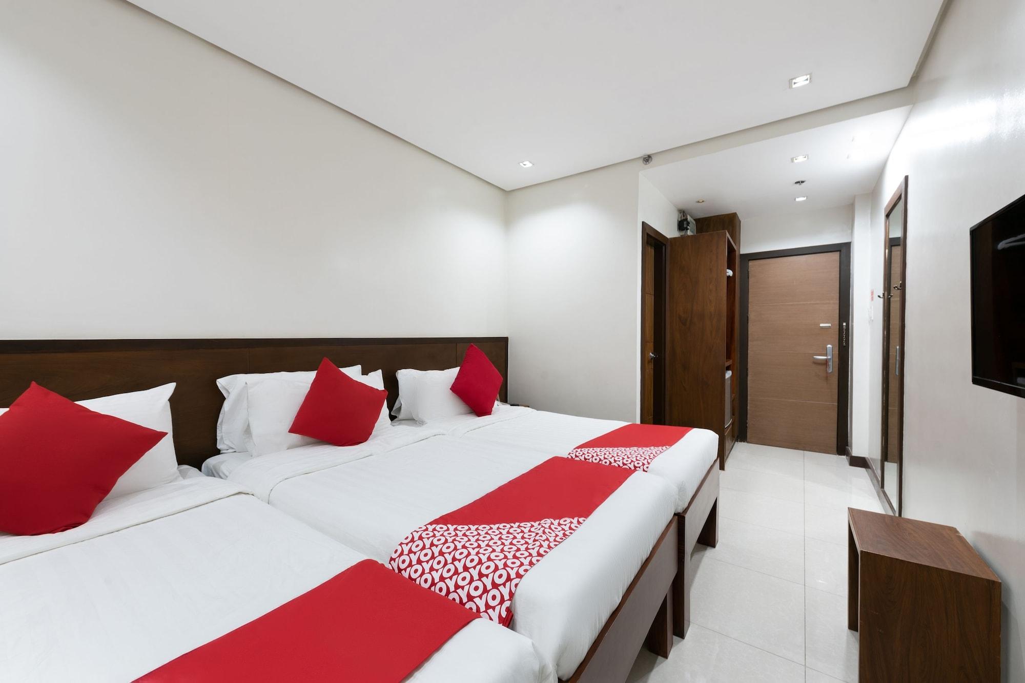 West Makati Hotel マカティ エクステリア 写真