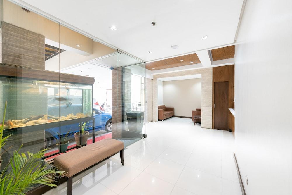 West Makati Hotel マカティ エクステリア 写真