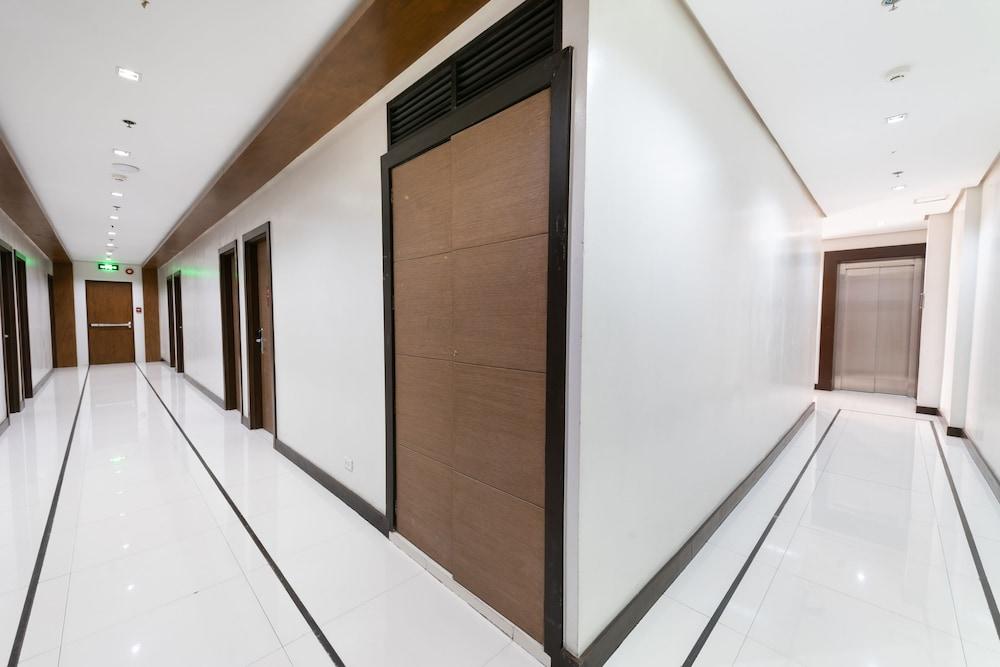West Makati Hotel マカティ エクステリア 写真