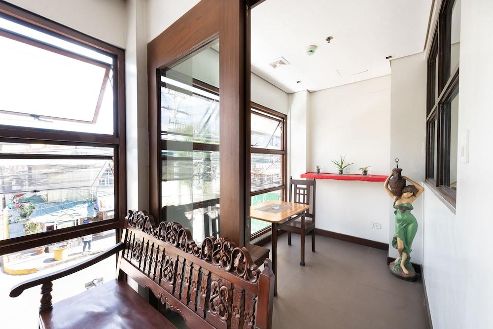 West Makati Hotel マカティ エクステリア 写真