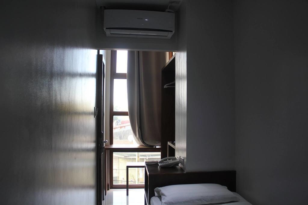 West Makati Hotel マカティ エクステリア 写真