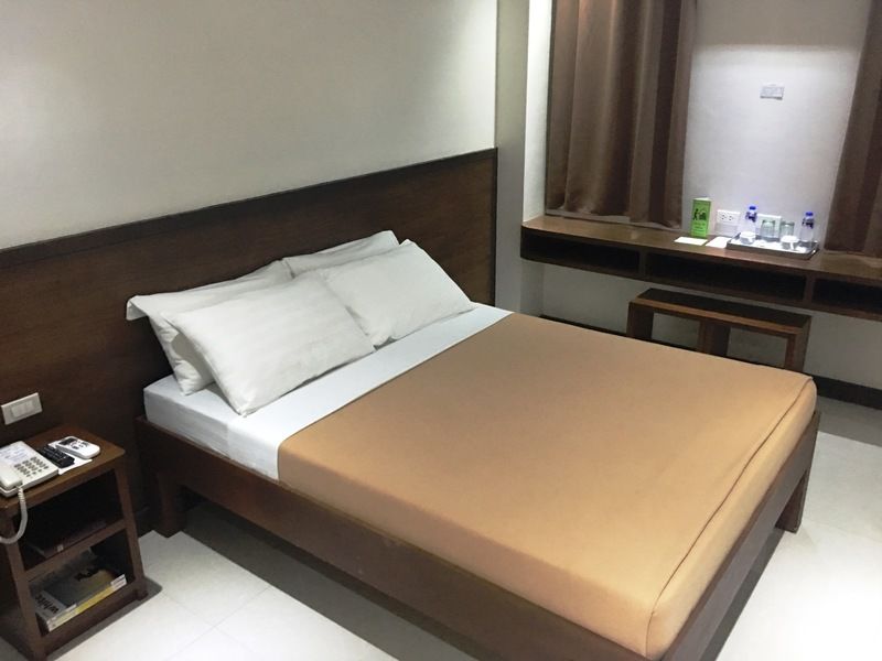 West Makati Hotel マカティ エクステリア 写真