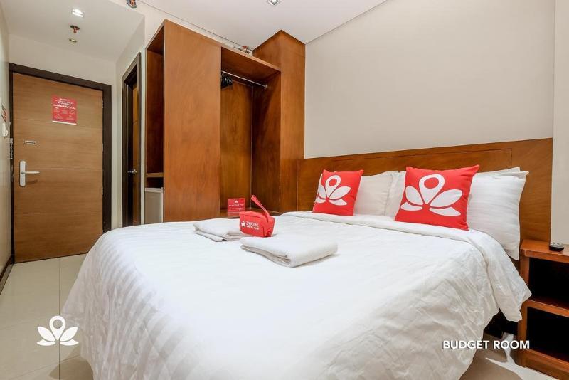 West Makati Hotel マカティ エクステリア 写真