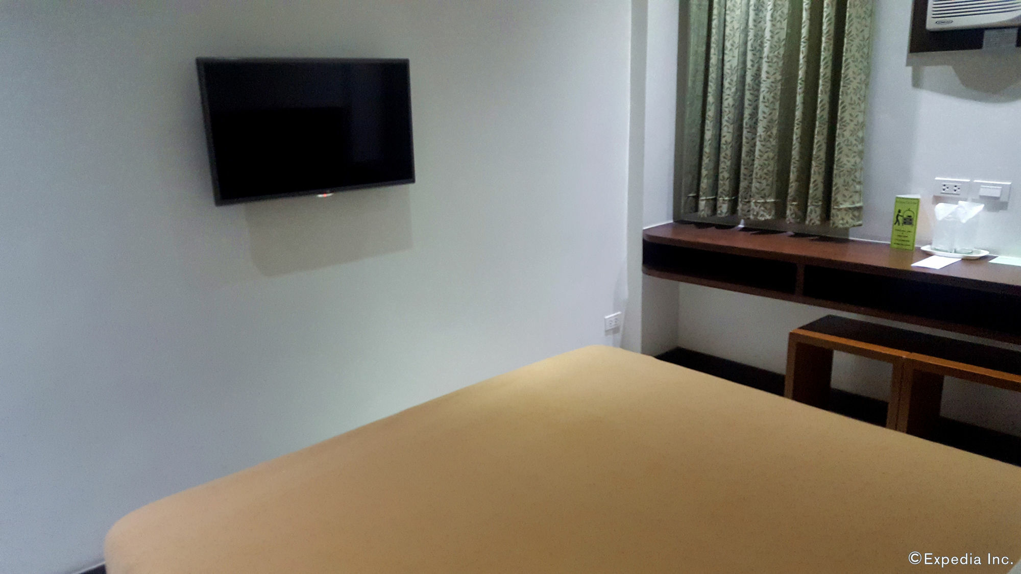 West Makati Hotel マカティ エクステリア 写真