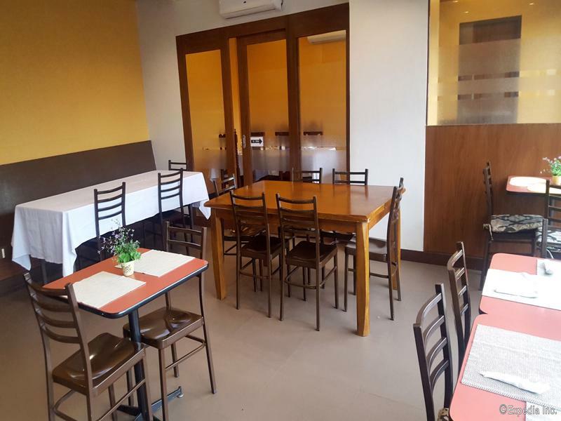 West Makati Hotel マカティ エクステリア 写真