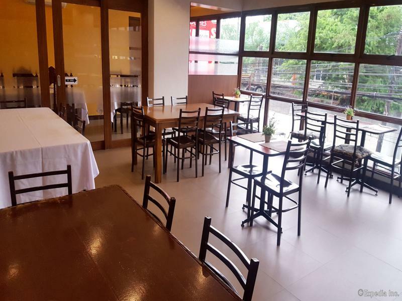 West Makati Hotel マカティ エクステリア 写真