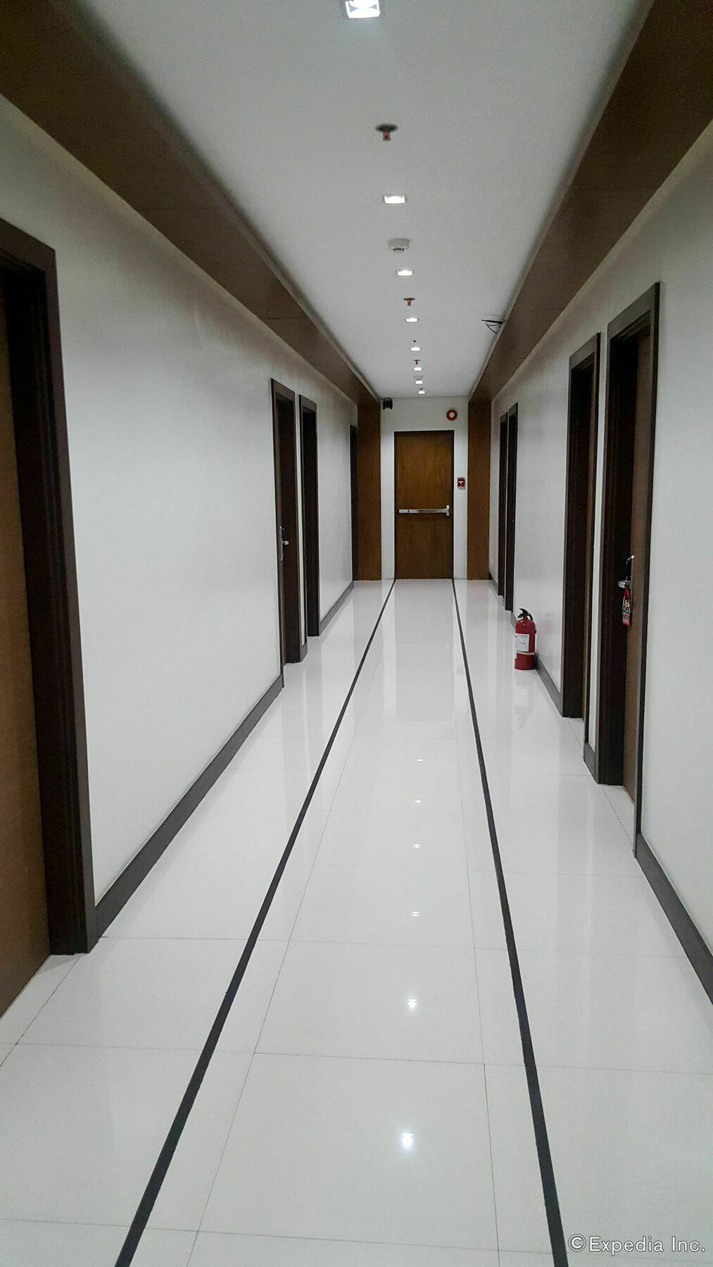 West Makati Hotel マカティ エクステリア 写真