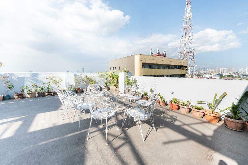 West Makati Hotel マカティ エクステリア 写真